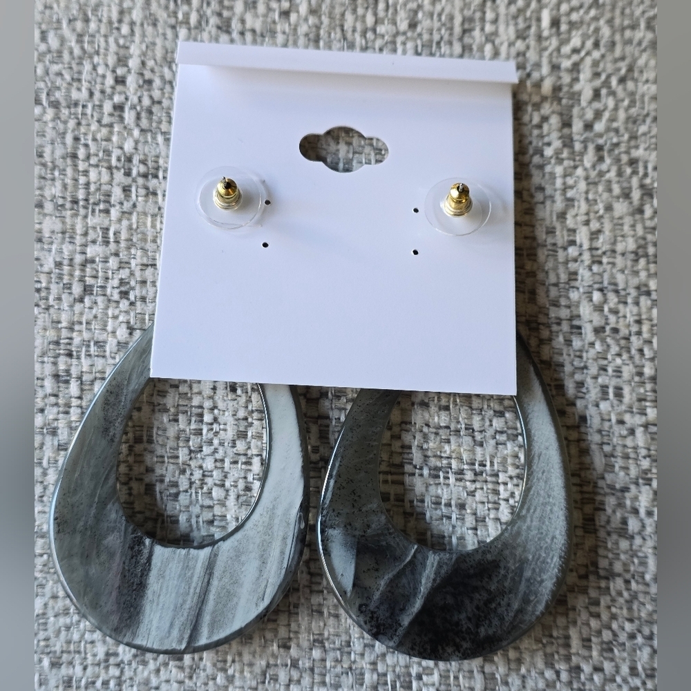 Natasha Couture Gray and Black Teardrop Earrings - Picture 10 of 10